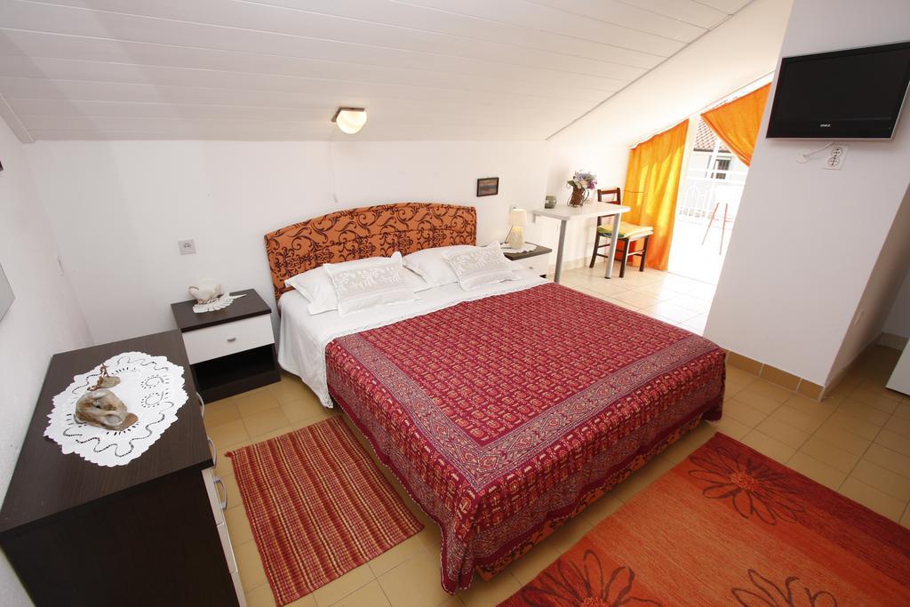 Apartments Delfin Tučepi Kamer foto