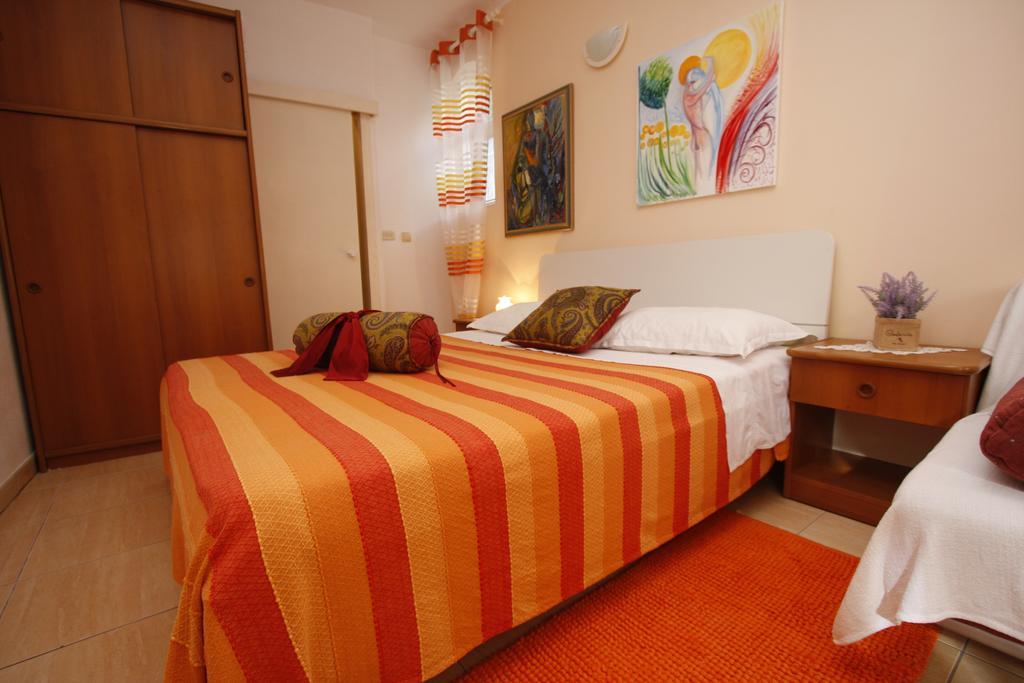 Apartments Delfin Tučepi Kamer foto