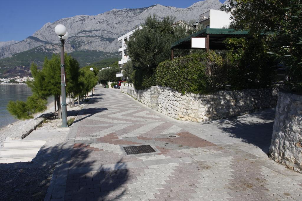 Apartments Delfin Tučepi Buitenkant foto